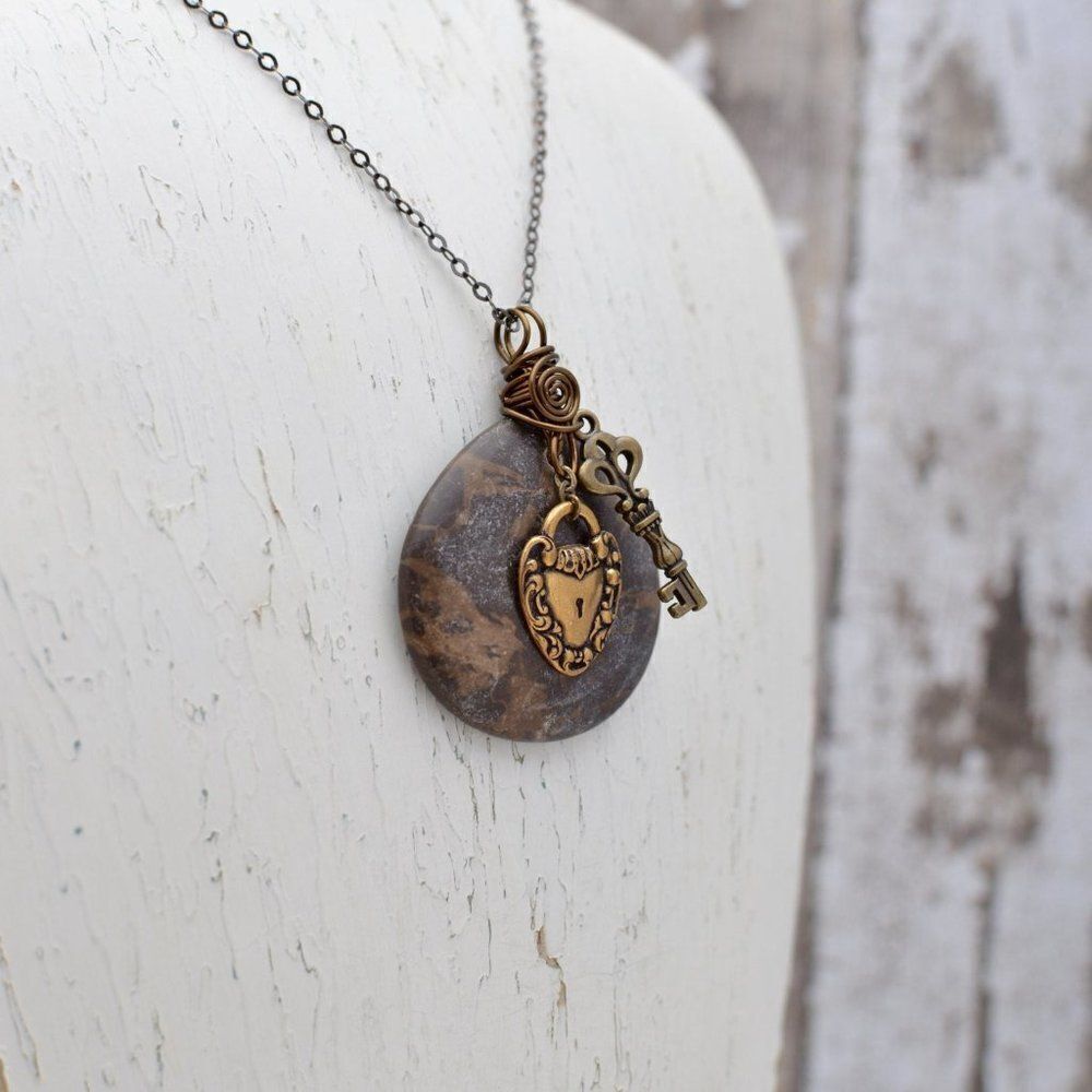 Portoro Marble Pendant Necklace with Vintage Lock - Picture 3 of 5